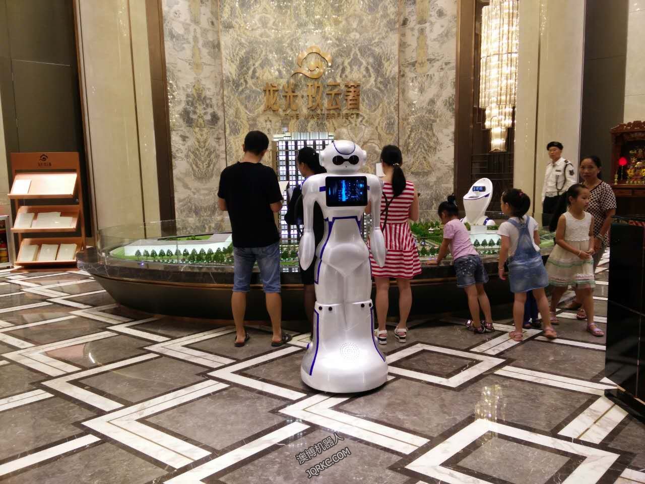 服務(wù)機器人能夠取代人工客服嗎？